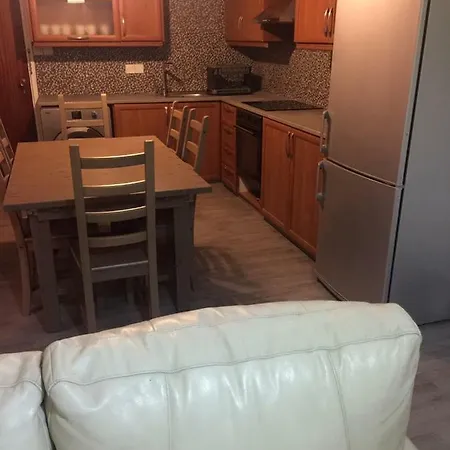 City Center And Near The Sea 2 Bedroom Flat *