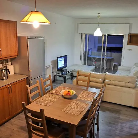 City Center And Near The Sea 2 Bedroom Flat * לימסול